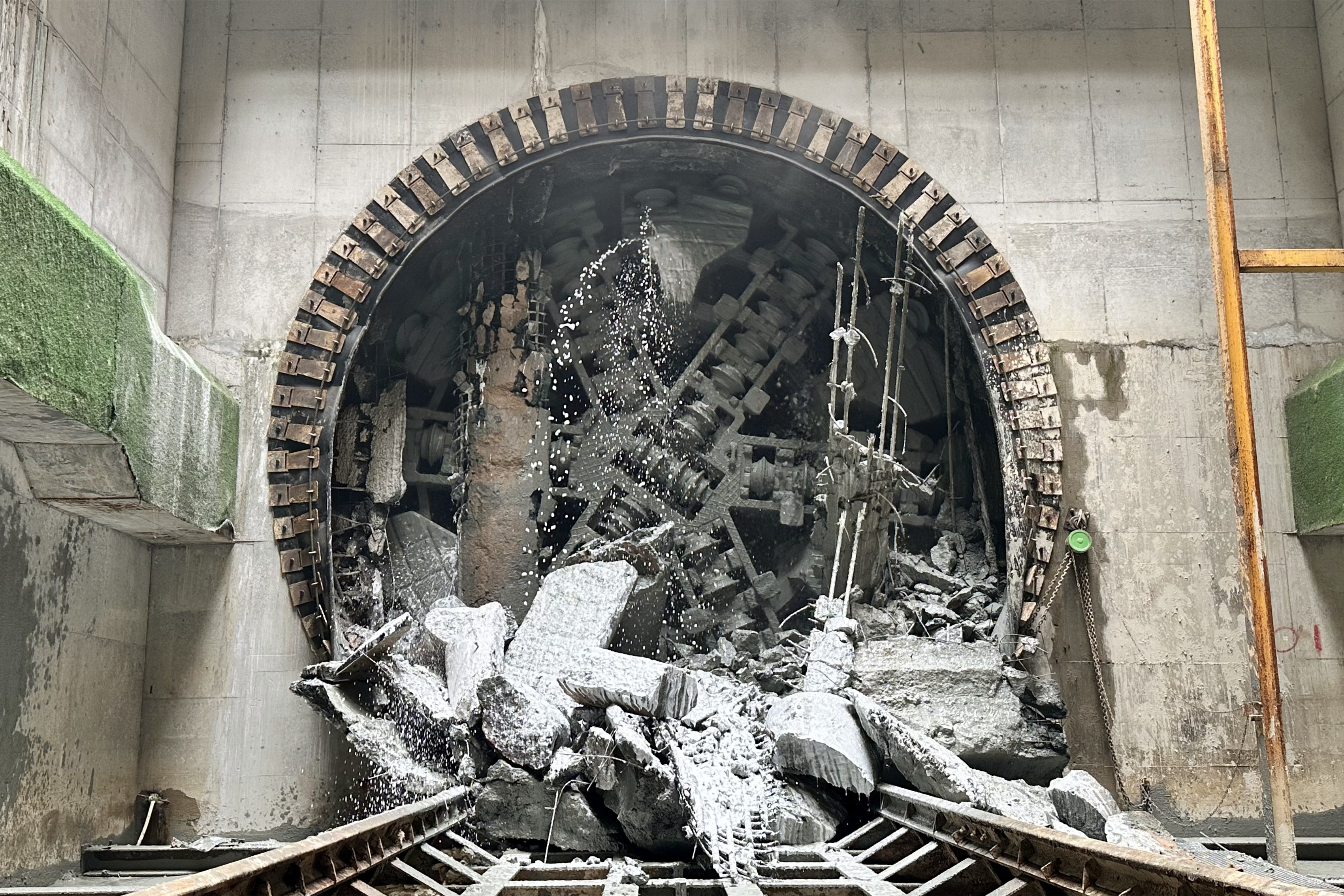 深圳轨道交通14号线共建管廊项目盾构区间全线贯通