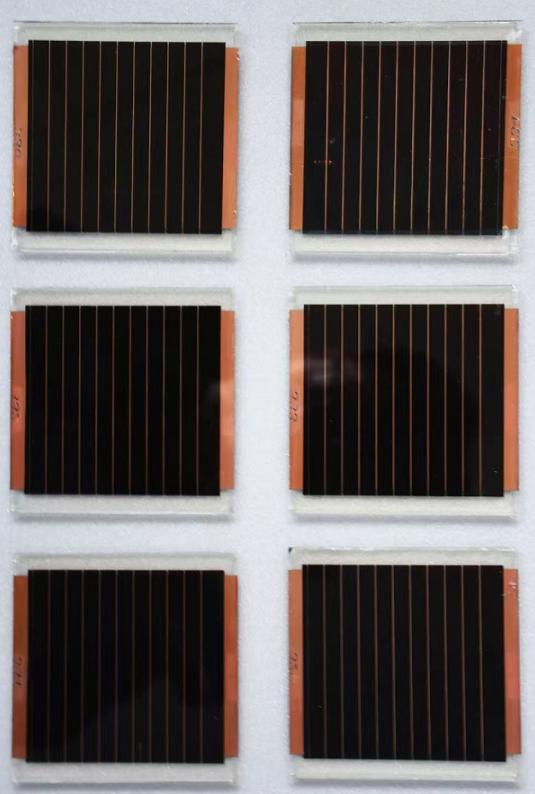中国科学家通过狭缝模头涂层技术制造出效率高达 20.3% 的微型倒置钙钛矿太阳能电池