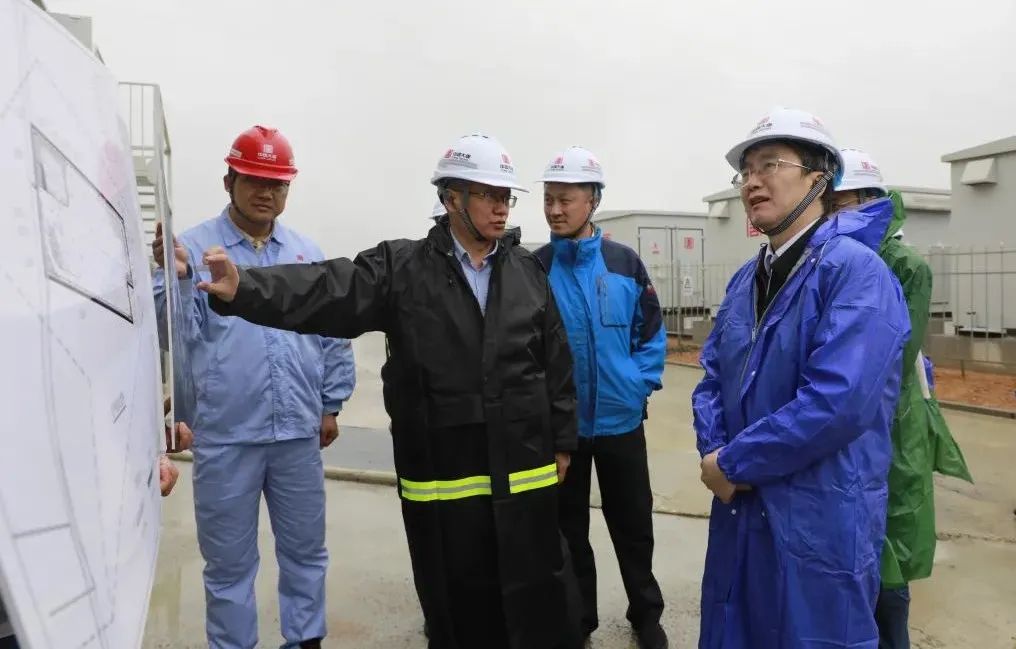 南方电网公司总调总经理黄河到大唐文昌新型储能电站调研