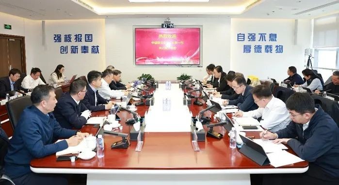 刘群一行赴同方股份开展业务交流并签署战略协议