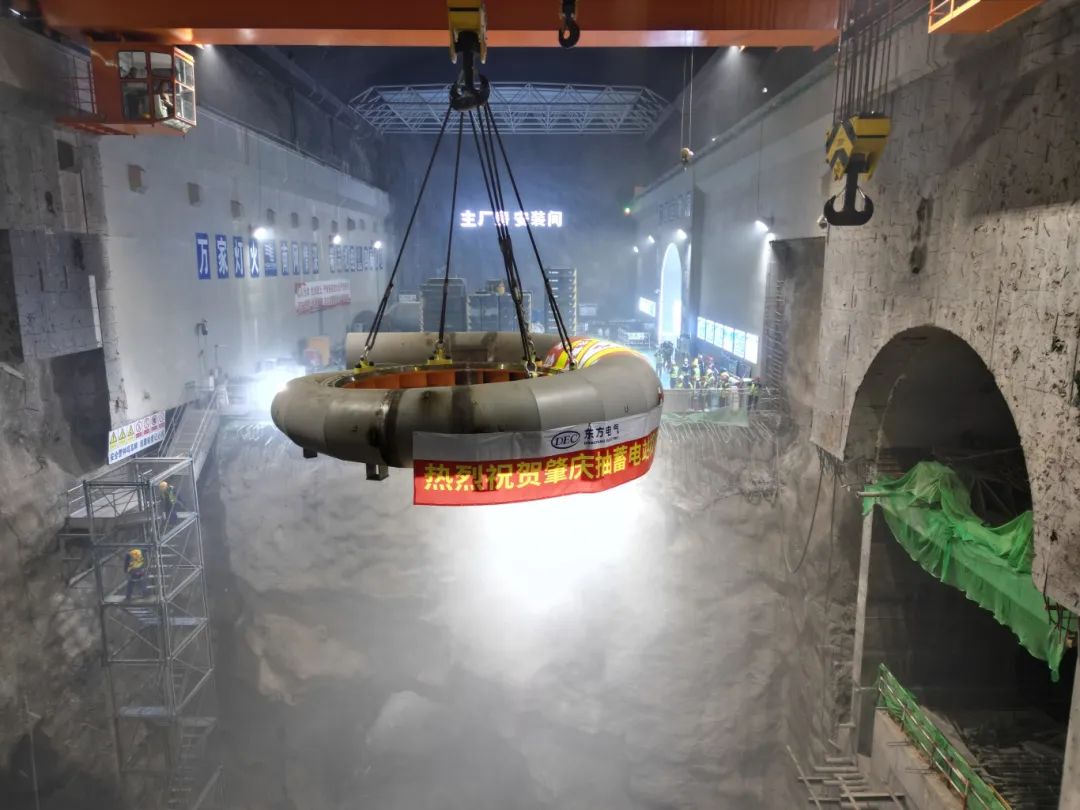 广东肇庆浪江抽水蓄能电站1号机组座环蜗壳吊装成功