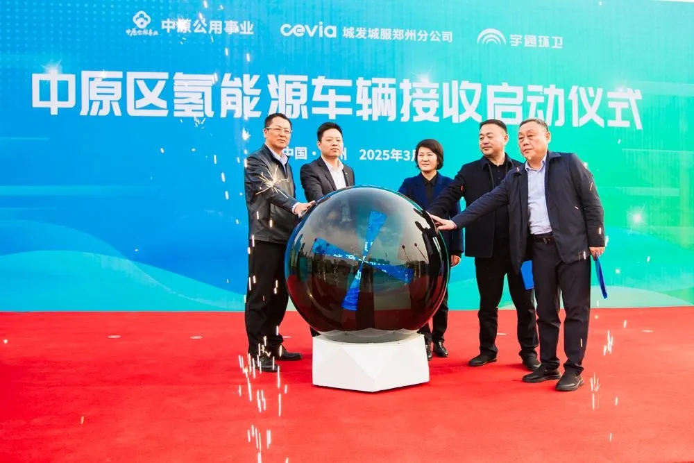 步入“氢时代”！中原区氢能环卫车上岗了