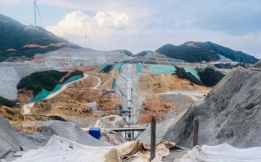 广东肇庆浪江抽水蓄能电站上水库基座混凝土顺利浇筑完成