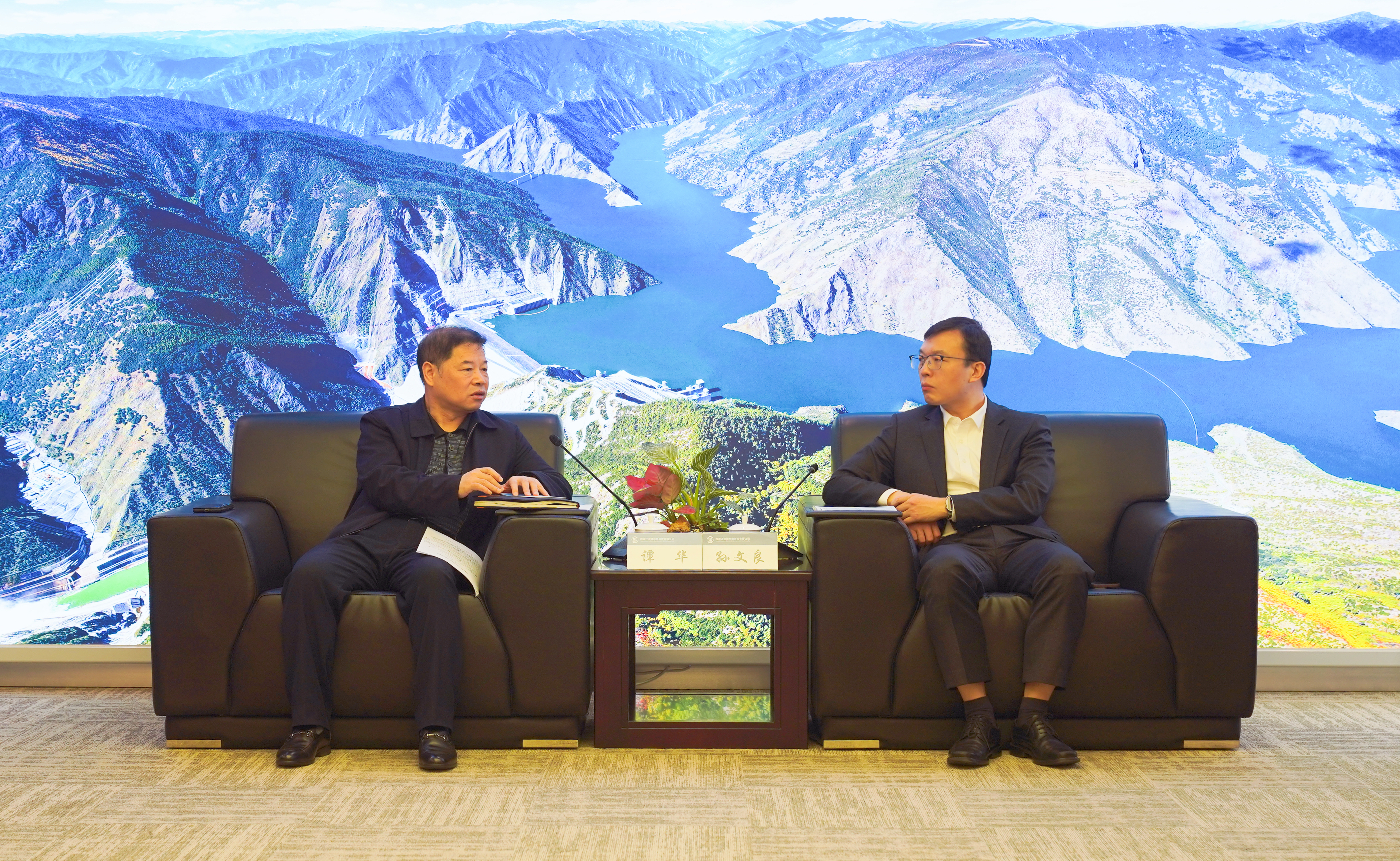 中国能建葛洲坝集团与雅砻江公司深化合作