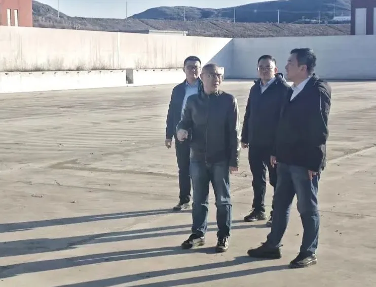 氢能公司领导赴伊金霍洛旗12万千瓦风光制氢一体化项目制氢站调研