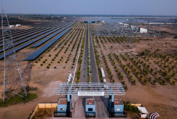 Adani Green 在印度投产 250 兆瓦太阳能项目