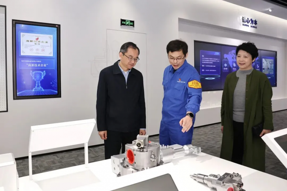 上海市委常委、浦东新区区委书记李政调研中船动力