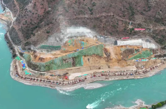 大渡河老鹰岩二级水电站一期围堰防渗墙完工
