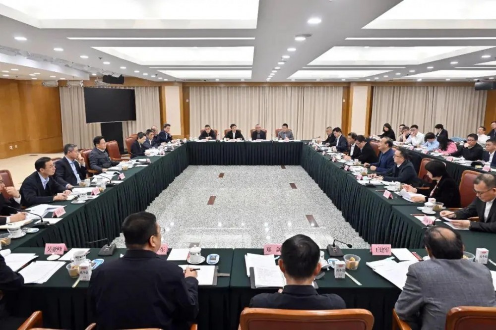 国家发展改革委主任郑栅洁主持召开企业家座谈会 宁德时代等企业参会