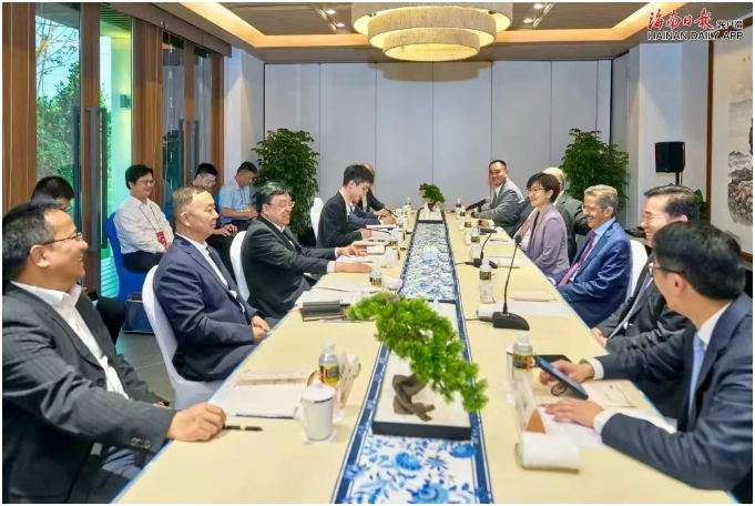海南省委书记冯飞会见沙特国际电力和水务公司客人