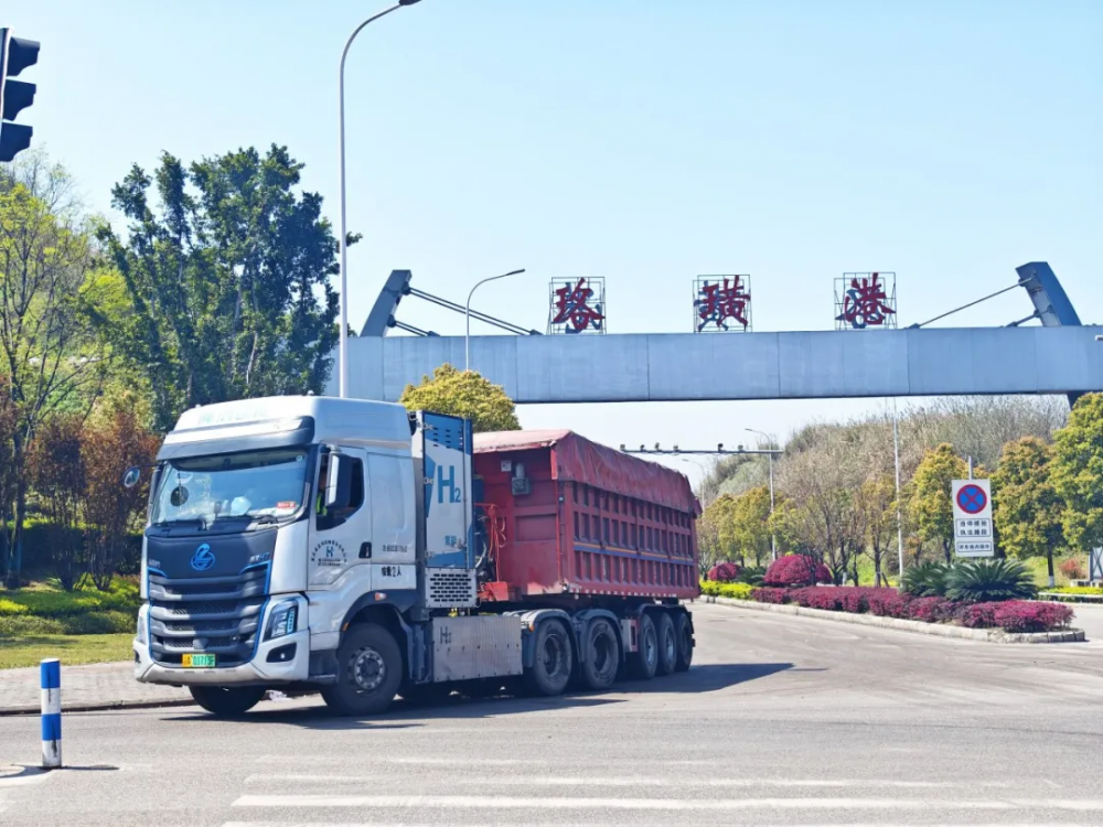 重庆首条“水铁公”氢能多式联运干线投运，国鸿氢能“氢”情赋能