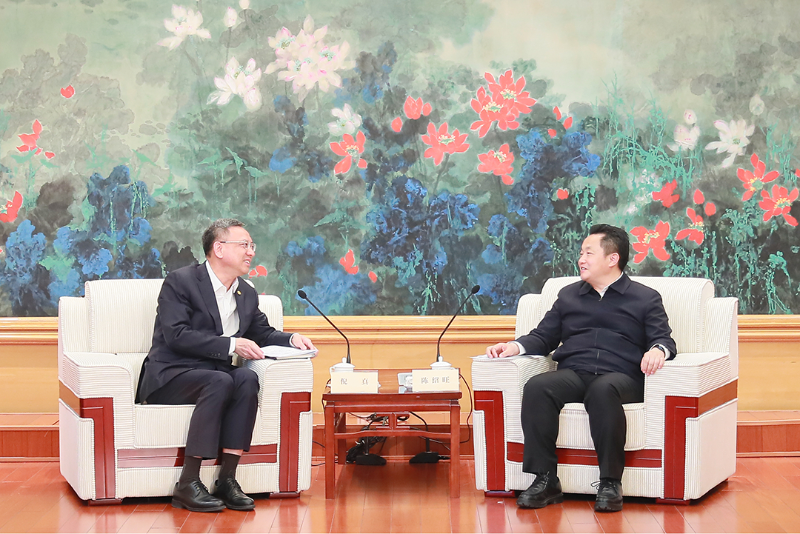 倪真与大连市市长陈绍旺会谈