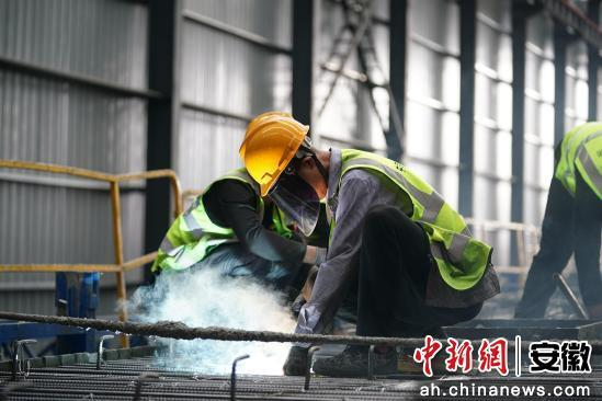 【中国新闻网】和襄高速公路六安段二标段：项目建设不打烊 劳动竞赛掀热潮