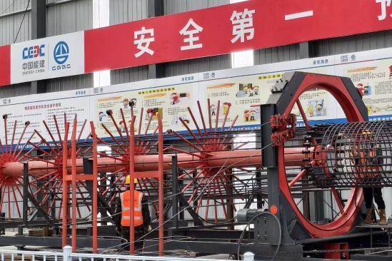 【中国新闻网】智慧钢筋加工厂投产，为承克高速建设注入新动能