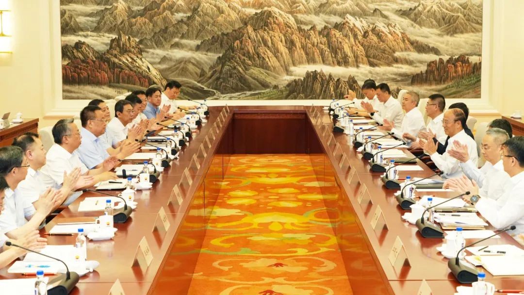 中核集团与中国石油举行深化合作会谈