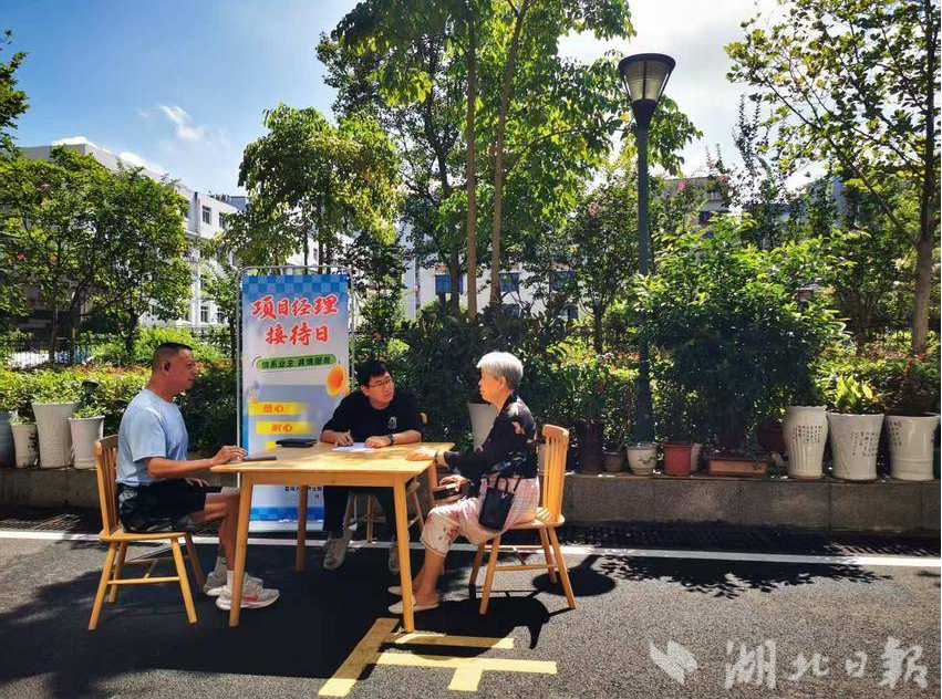 【湖北日报】设立“项目经理接待日”精准响应业主“急难愁盼”