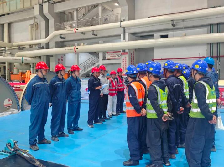 陕投集团商洛发电公司2号机组发电机转子抽吊一次成功