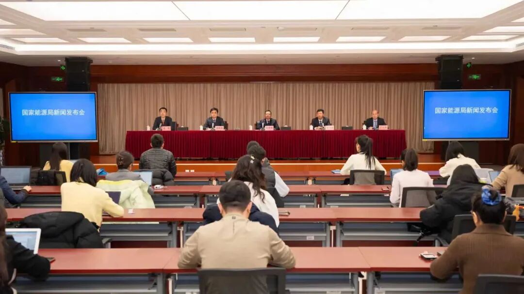 国家能源局明确“十五五”风电发展方向：年均增2亿千瓦、推动海上风电+沙戈荒基地+分布式风电建设