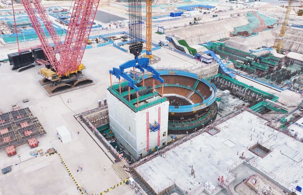 广西白龙核电1号机组核岛首个大型结构模块一次性精准就位