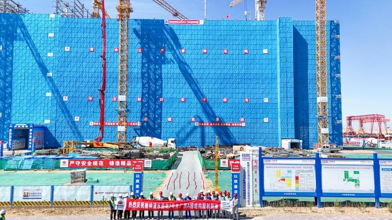 榆神66万项目2号主厂房A排结构顺利到顶