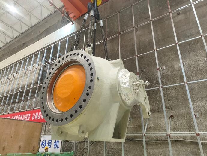 湖南平江抽蓄电站3号机组球阀吊装完成