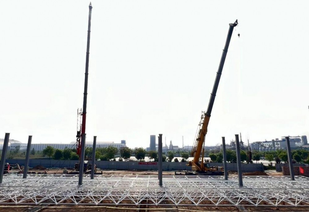 山西孝义鹏飞郑旺加氢站项目球形网架顺利吊装完成