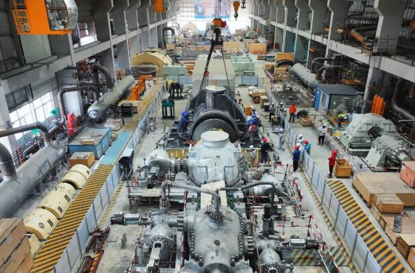 满洲里2×35万千瓦热电联产项目3号汽轮机扣盖一次成功