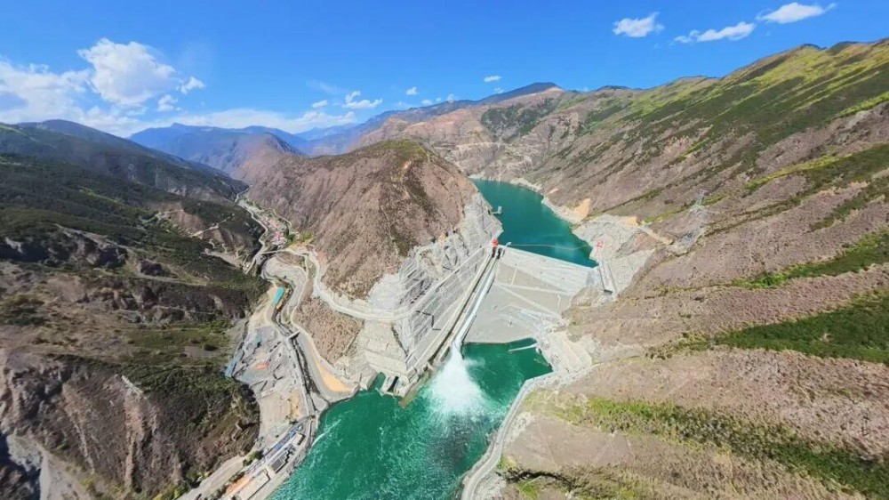 大渡河流域金川水电站并网发电