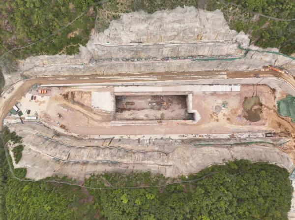 浙江紧水滩混蓄电站主厂房开挖至发电机层