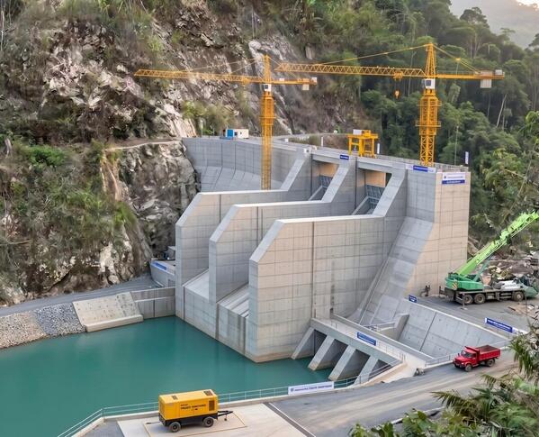 老挝南龙2水电站大坝右岸主体工程顺利完工