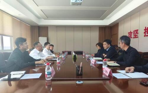 中国能建北方区域总部(北方建投)党委委员、副总经理周亮与锦州市委副秘书长、经合中心主任柳阳会谈