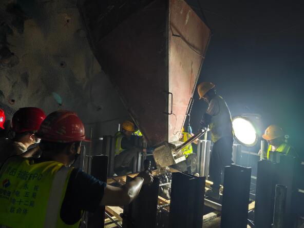 青田抽蓄电站主厂房岩壁吊车梁工艺性试验浇筑圆满成功