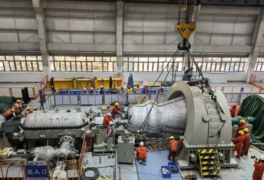 中国电建吉林院总承包的通榆光热项目圆满完成汽轮机扣缸关键节点