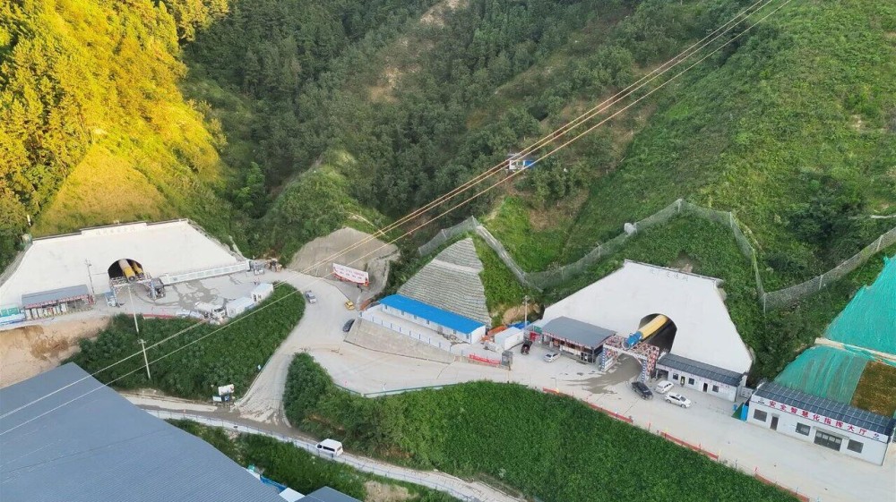 绩溪家朋抽蓄电站地下厂房第一层中导洞全线贯通