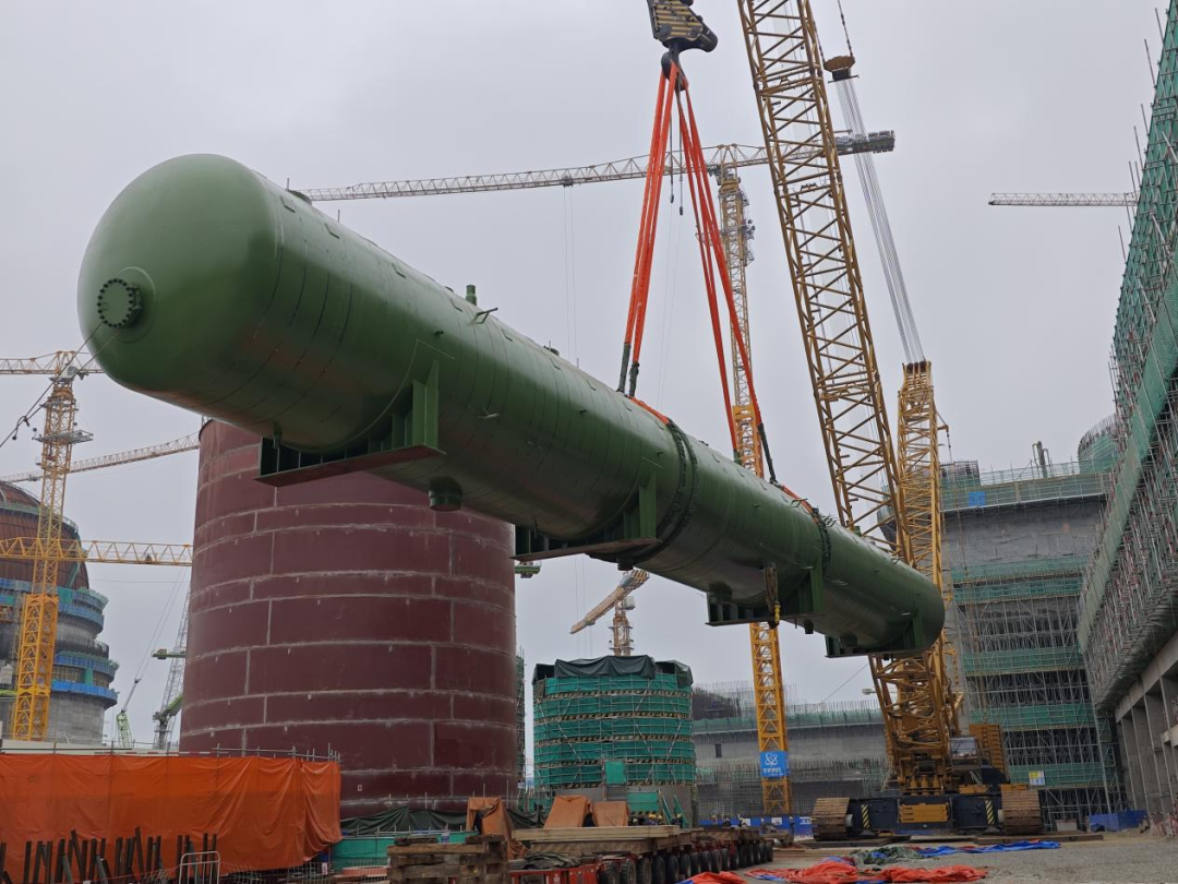 华能昌江核电二期项目3号机组除氧器吊装就位