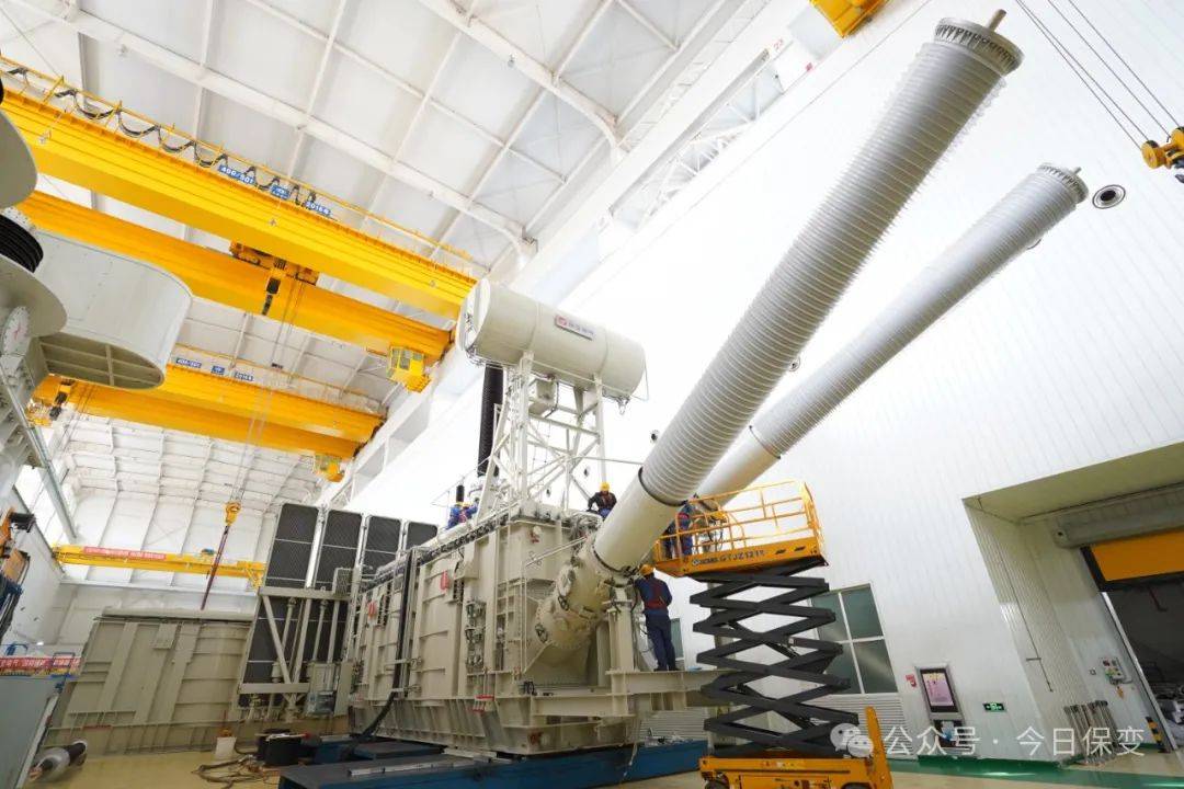 保变电气秦变公司研制成功我国首个“风光火储一体化”特高压工程用变压器