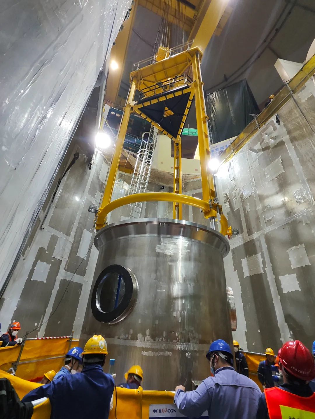 三澳核电项目1号机组下部堆内构件首次插堆完成