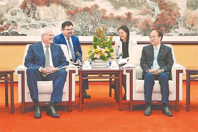 戴厚良会见埃克森美孚公司董事长