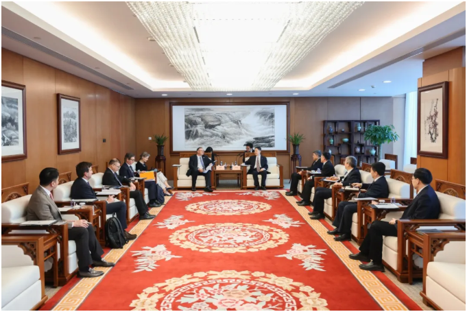 温枢刚会见道达尔能源董事长潘彦磊