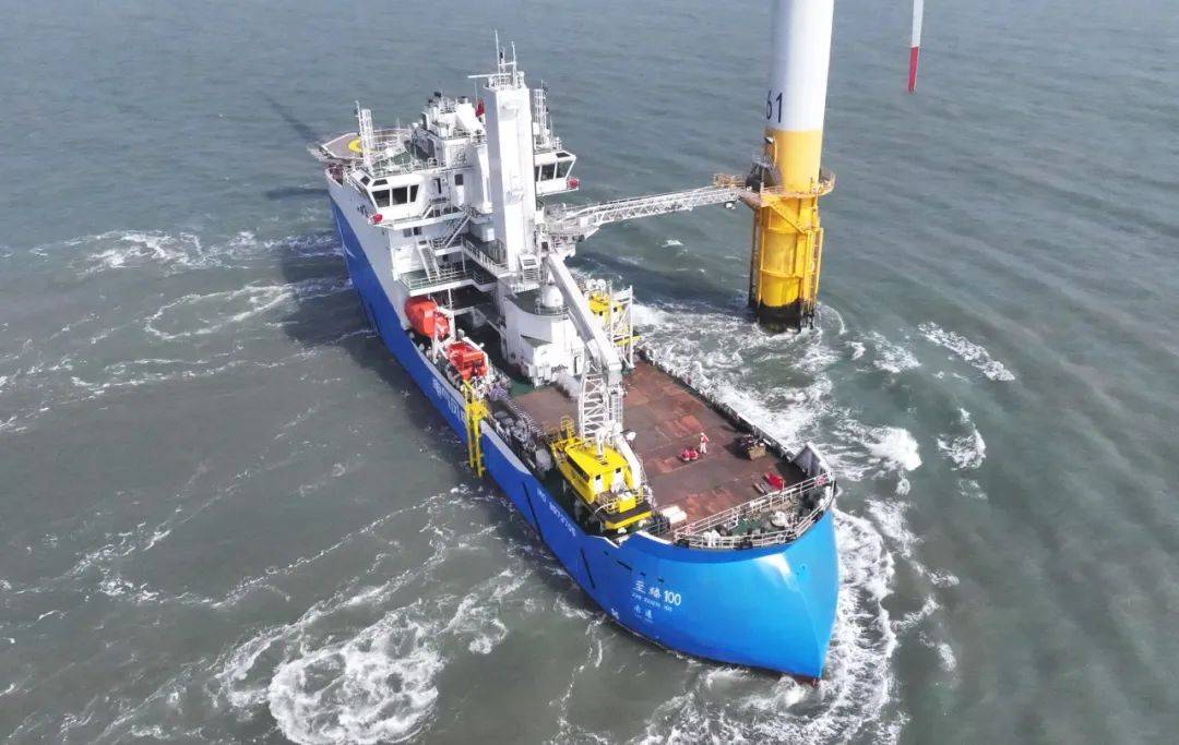 亚洲首制风电运维母船顺利完成风场实效试验