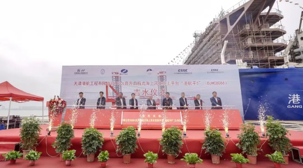 国内“第四代+”自升自航式海上风电施工平台“港航平5”顺利吉水