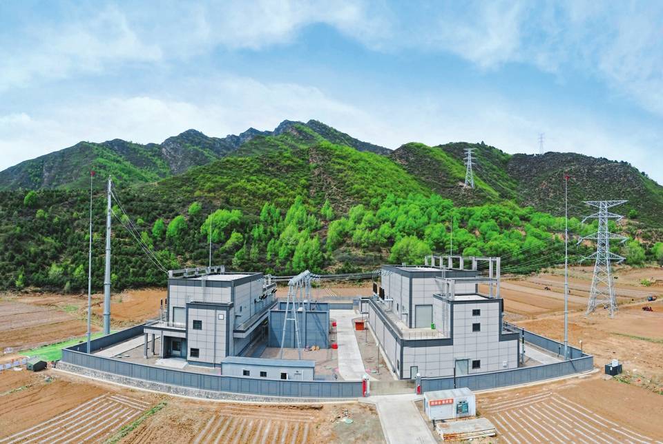 山西忻州首座220千伏半户内变电站——五台蒋坊220千伏变电站顺利投运