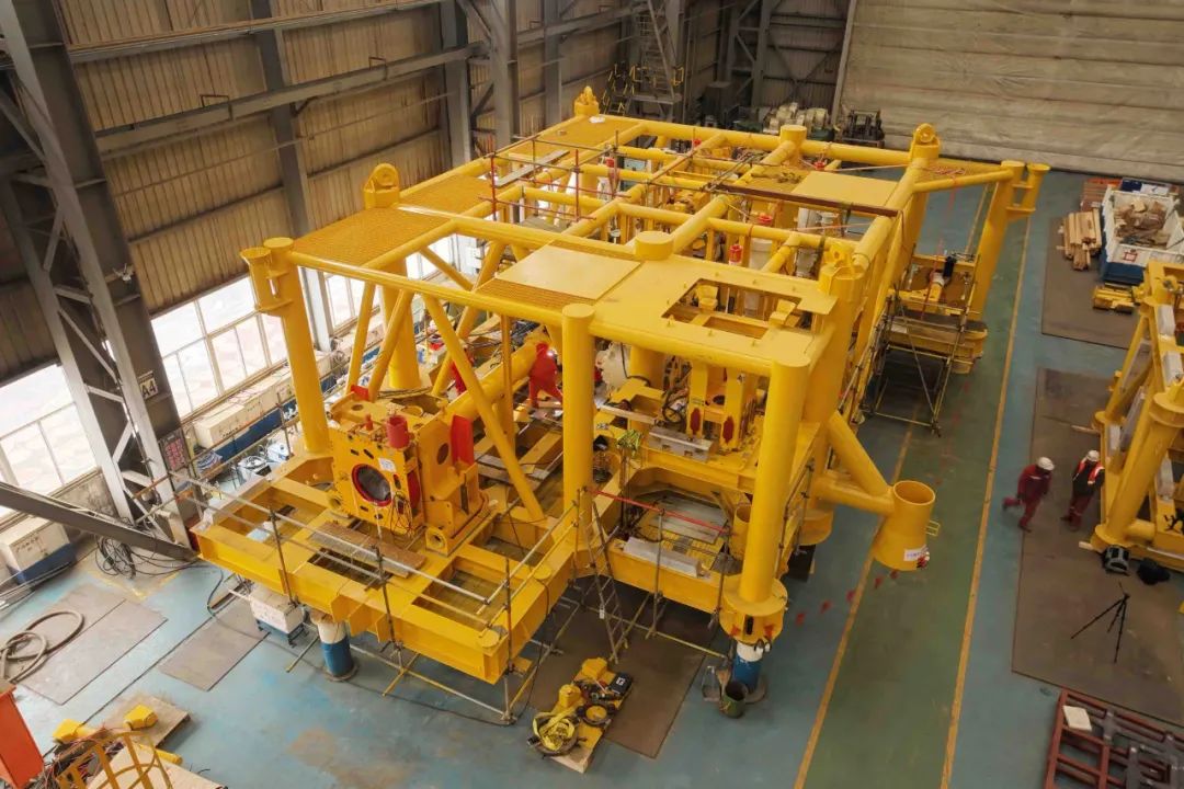 全球首套由我国自主设计制造的全球首套深水水下自动发球管汇完工交付