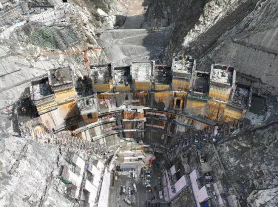 叶巴滩水电站大坝混凝土浇筑突破100万立方米