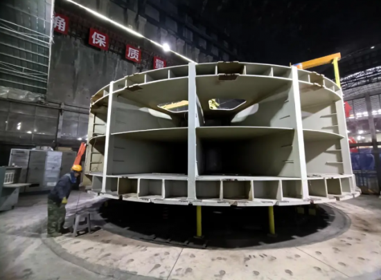 青海玛尔挡水电站3号机组发电机转子支架组焊完成