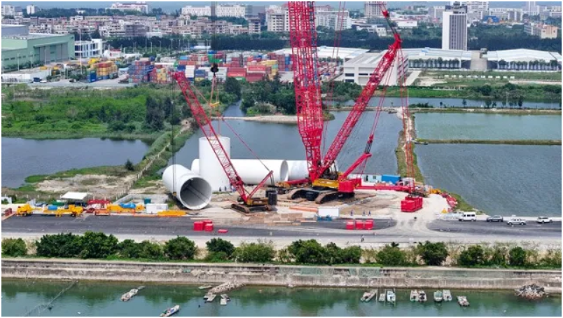 全球单机容量最大海上风电机组进行吊装