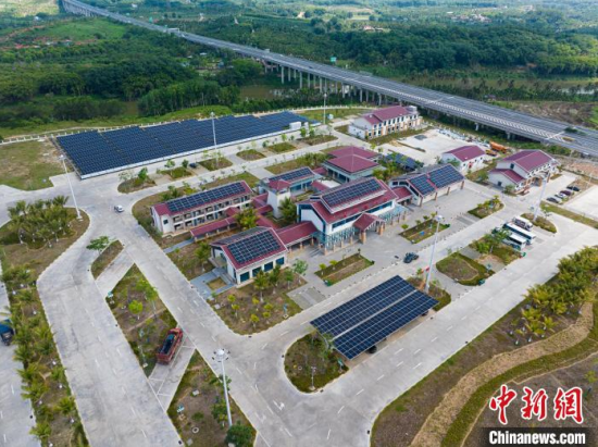海南打造“光储充”一体化低碳服务区 推动交通与新能源融合