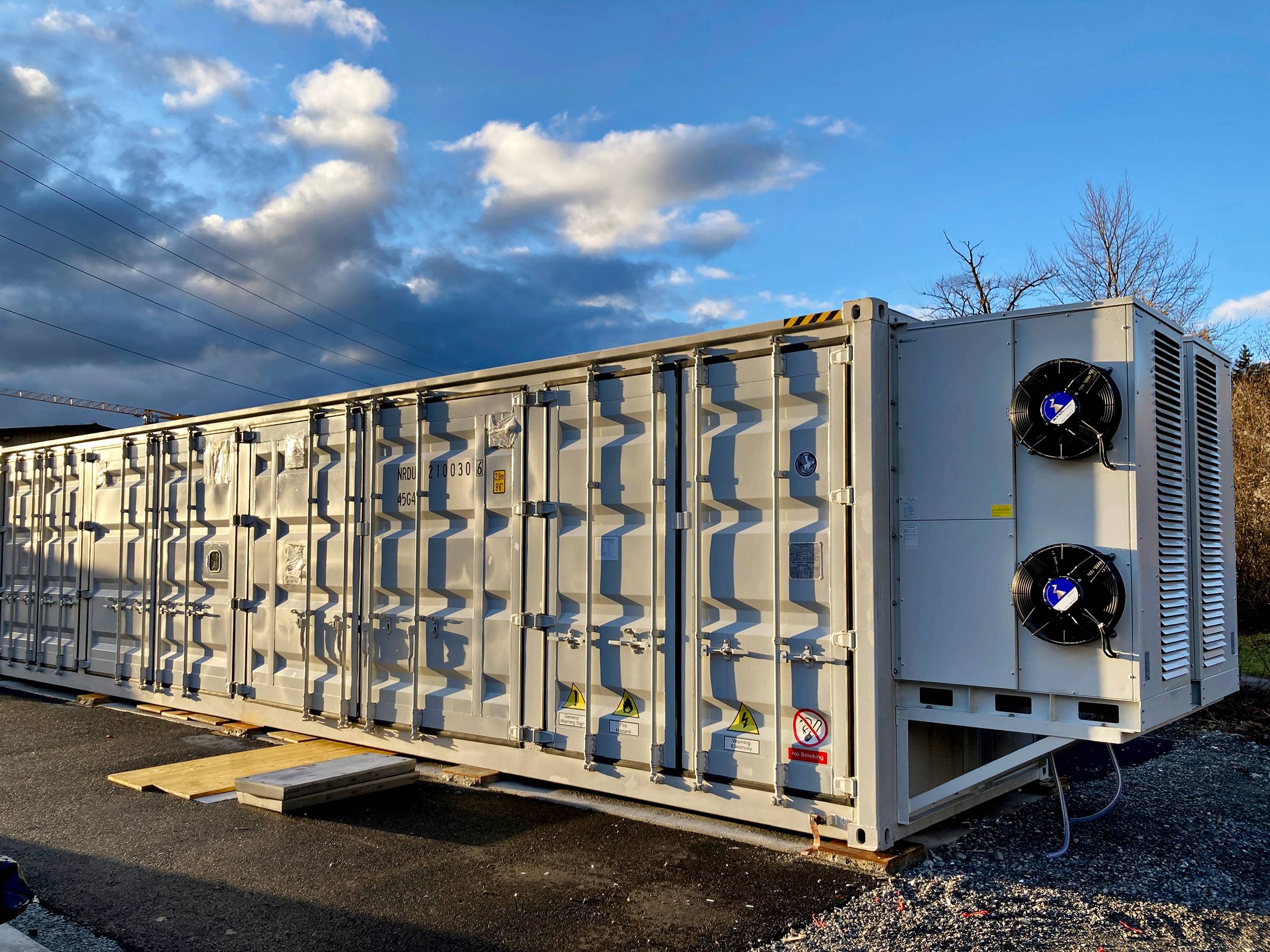 晶科能源与江苏新霖飞能源科技有限公司签订1GWh大型储能系统订单