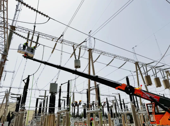 内蒙古临河东郊220千伏变电站天临I线253间隔、天临Ⅱ线254间隔阻波器拆除