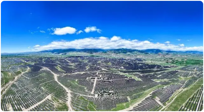 中绿电尼勒克县400万千瓦风电光伏一体化项目一期200万千瓦并网成功